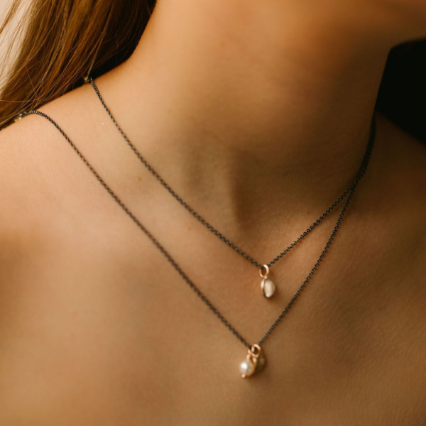 Red Gold Leaf and Pearl Pendant Necklace - Image 3