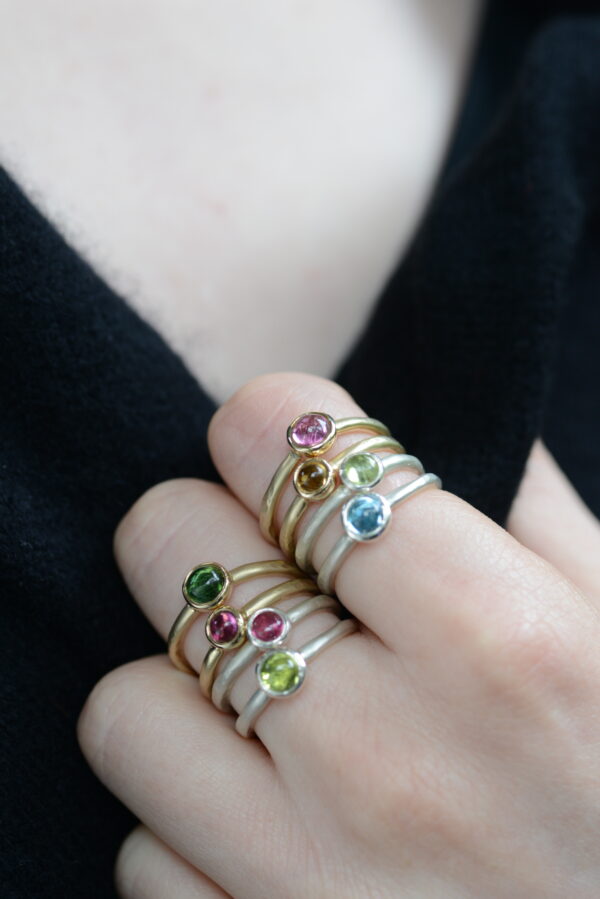 Silver textured Cabochon ring - 5mm pink tourmaline - Image 4