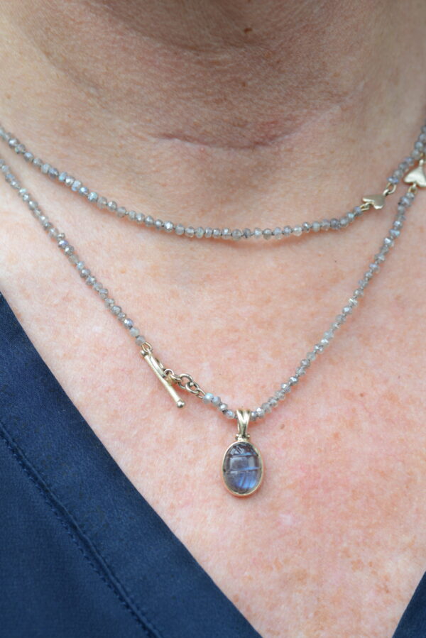 Carved Labradorite Scarab pendant in yellow gold - Image 2