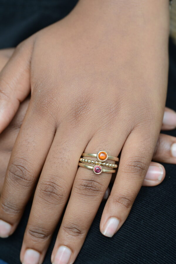 Yellow gold textured cabochon ring - 5mm pink tourmaline - Image 4