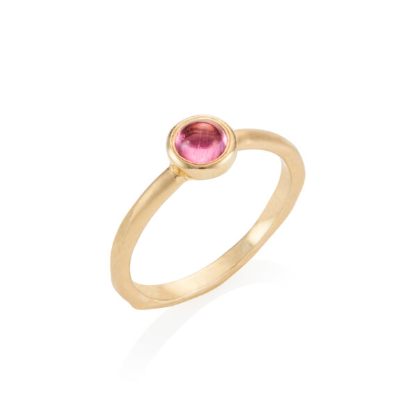 Yellow gold textured cabochon ring - 5mm pink tourmaline - Image 2
