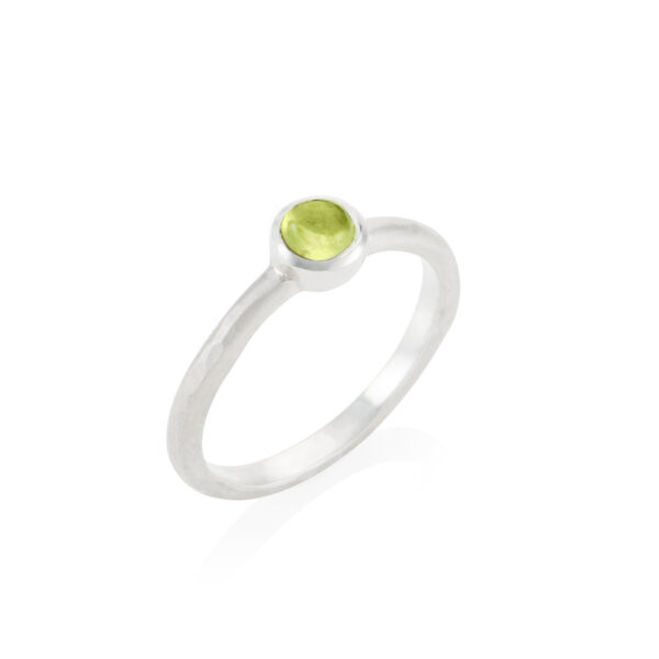 Silver textured cabochon ring - 4mm light green tourmaline - Image 3